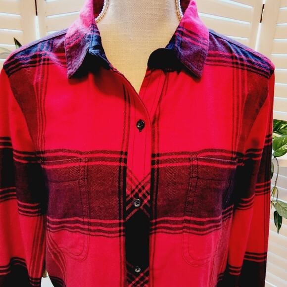 ATHLETA BUFFALO PLAID BUTTON DOWN WITH POCKETS SIZE SMALL - Picture 2 of 7